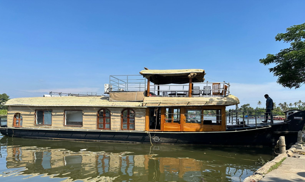 1 Bedroom Houseboat Alleppey Royal waves